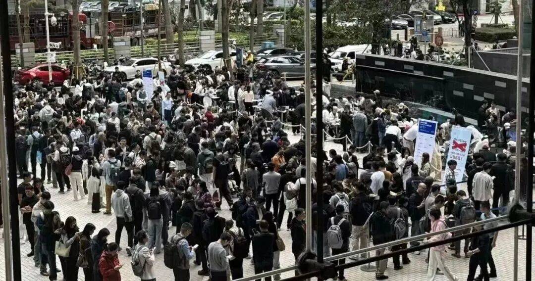 腾讯争当“养龙虾”大王